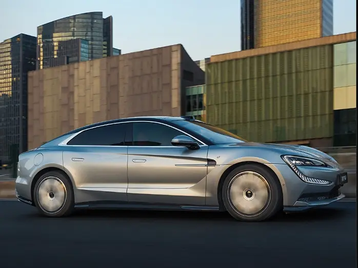 BYD’s Yangwang Debuts Luxurious U8 and U7 at Beijing Auto Show