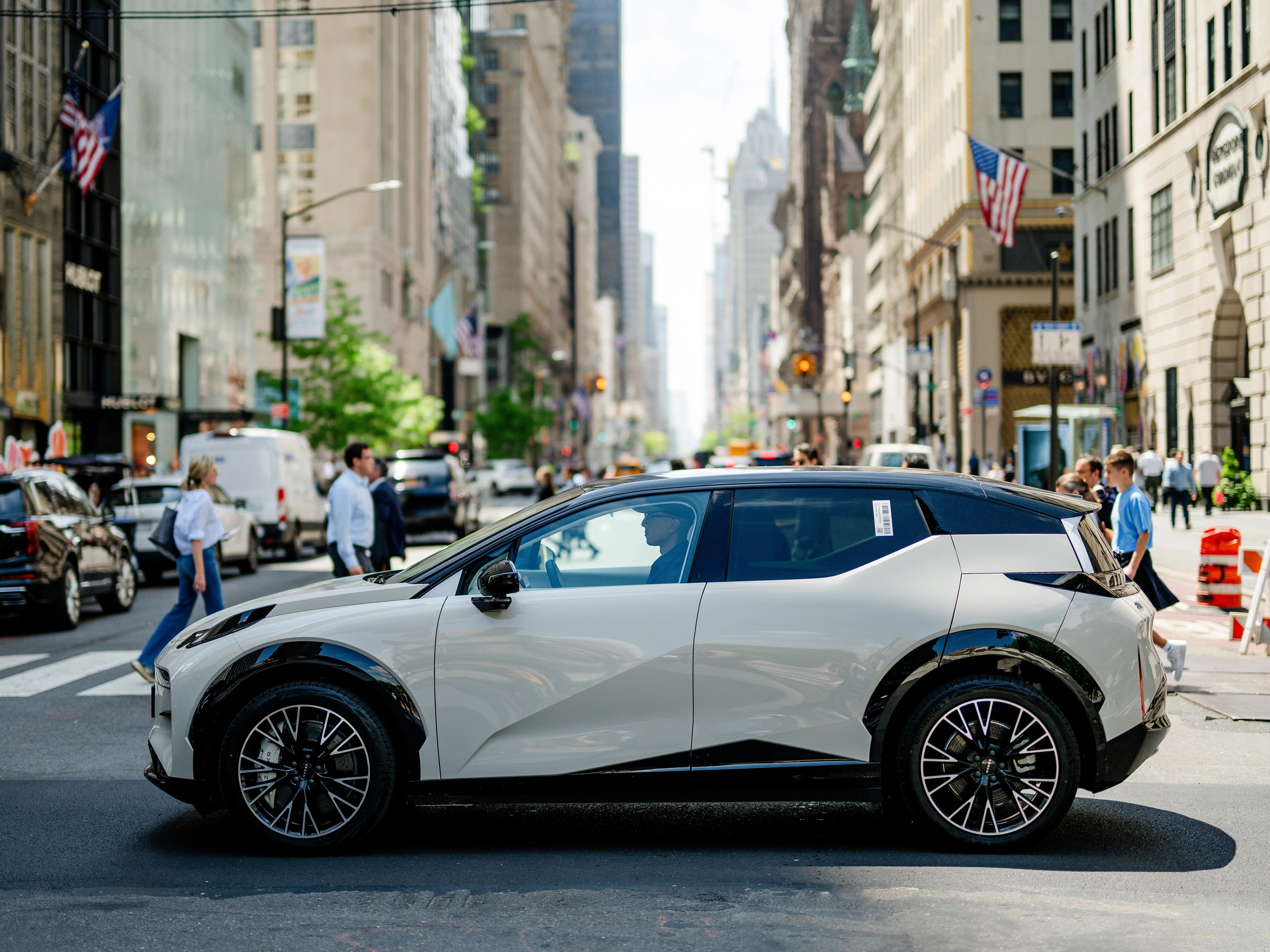 News Flash丨Zeekr Stocks Rally 34.57% on Opening Day, Market Cap Over CNY 50 Billion