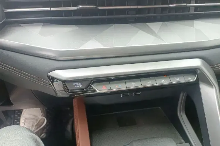 2021 Geely Vision X6 1.4T 141HP L4 6AT,autocango,china used car exporter,china ev exporter,chinese used car exporter,chinese used ev exporter