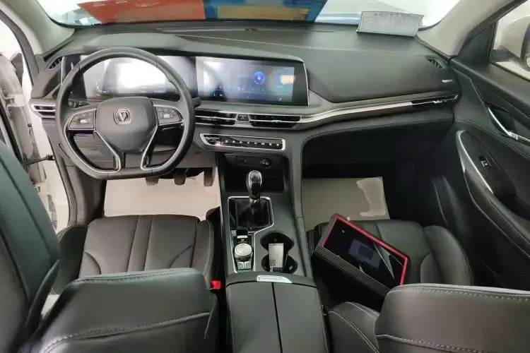 2021 ChangAn CS75 Plus 1.5T 178HP L4 6MT,autocango,china used car exporter,china ev exporter,chinese used car exporter,chinese used ev exporter