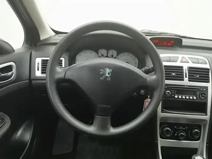 2012 Peugeot 307 1.6L 106HP L4 5MT,autocango,china used car exporter,china ev exporter,chinese used car exporter,chinese used ev exporter