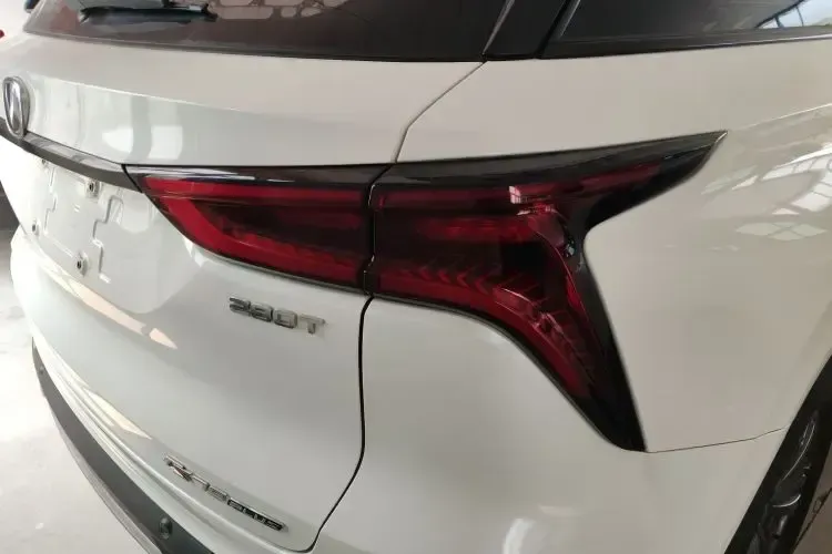 2021 ChangAn CS75 Plus 1.5T 178HP L4 6MT,autocango,china used car exporter,china ev exporter,chinese used car exporter,chinese used ev exporter