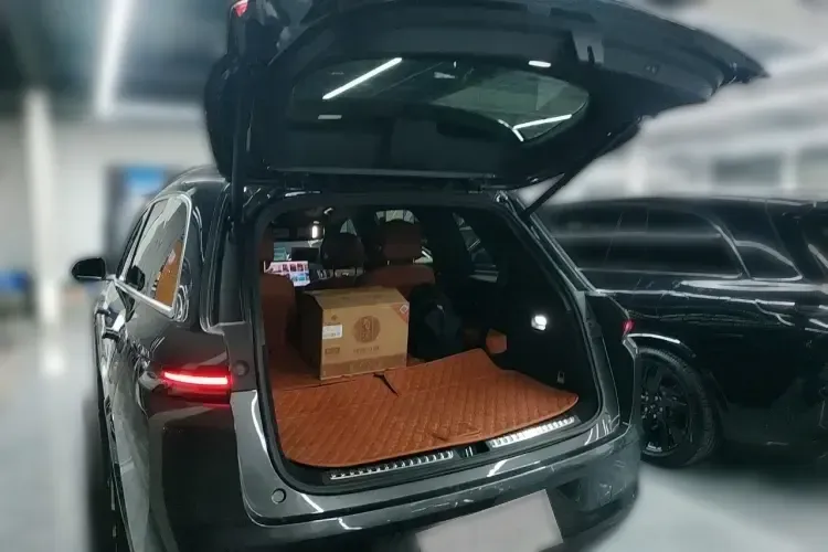 2023 Li L8 Range Extended 154HP REEV 40.9KWH,autocango,china used car exporter,china ev exporter,chinese used car exporter,chinese used ev exporter