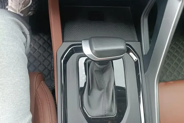 2021 Geely Vision X6 1.4T 141HP L4 6AT,autocango,china used car exporter,china ev exporter,chinese used car exporter,chinese used ev exporter