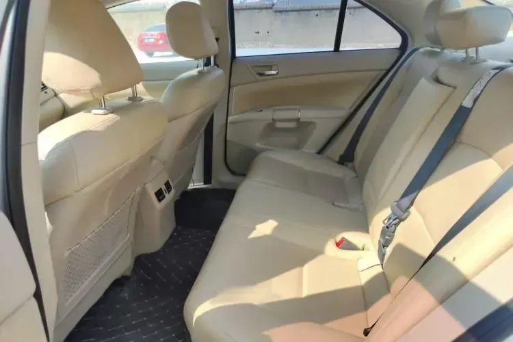 2011 Suzuki Kizashi 2.4L 178HP L4 CVT,autocango,china used car exporter,china ev exporter,chinese used car exporter,chinese used ev exporter