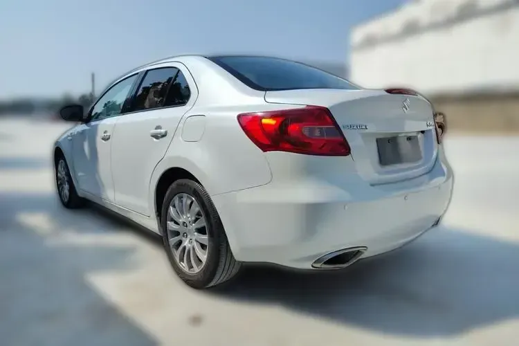 2011 Suzuki Kizashi 2.4L 178HP L4 CVT,autocango,china used car exporter,china ev exporter,chinese used car exporter,chinese used ev exporter