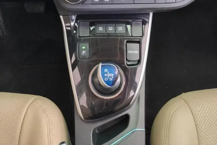 2016 Toyota Levin 1.8L 99HP L4 E-CVT Hybrid,autocango,china used car exporter,china ev exporter,chinese used car exporter,chinese used ev exporter