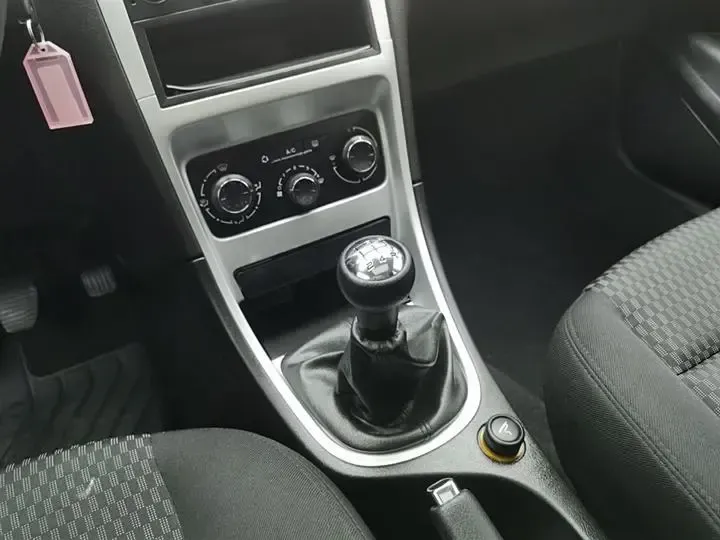 2012 Peugeot 307 1.6L 106HP L4 5MT,autocango,china used car exporter,china ev exporter,chinese used car exporter,chinese used ev exporter