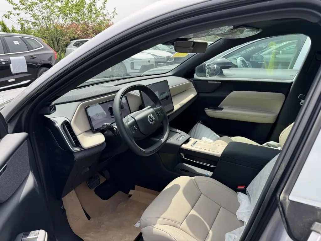 Volvo XC70 PHEV 2026 for Global Export – Unbeatable Price & 200km EV Range,autocango,china used car exporter,china ev exporter,chinese used car exporter,chinese used ev exporter