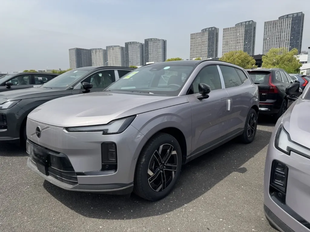 Volvo XC70 PHEV 2026 for Global Export – Unbeatable Price & 200km EV Range,autocango,china used car exporter,china ev exporter,chinese used car exporter,chinese used ev exporter