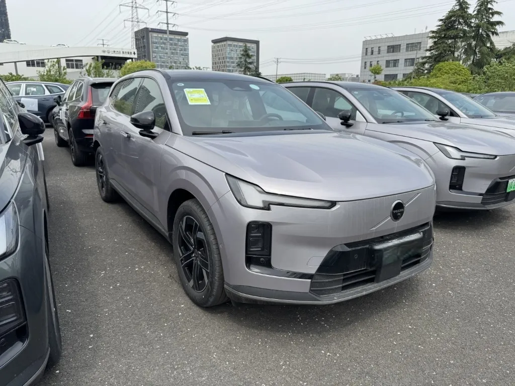 Volvo XC70 PHEV 2026 for Global Export – Unbeatable Price & 200km EV Range,autocango,china used car exporter,china ev exporter,chinese used car exporter,chinese used ev exporter