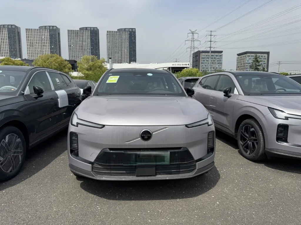 Volvo XC70 PHEV 2026 for Global Export – Unbeatable Price & 200km EV Range,autocango,china used car exporter,china ev exporter,chinese used car exporter,chinese used ev exporter