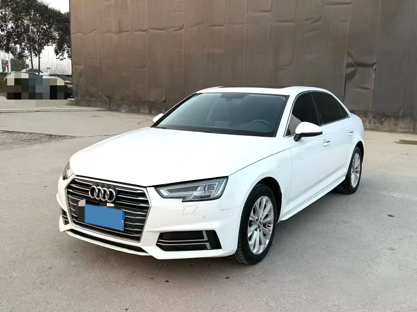 Audi A4L 2.0TFSI