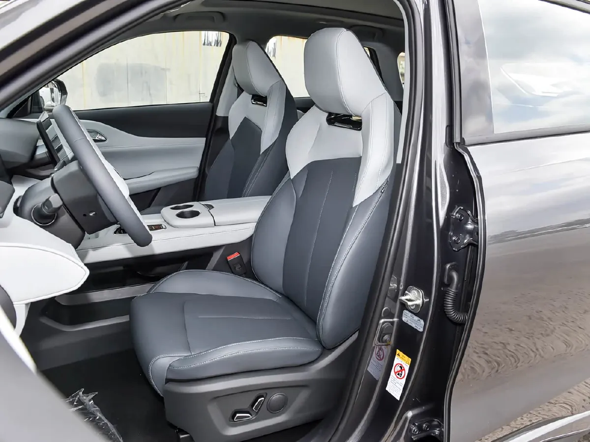 2025 ChangAn UNI-Z 1.5T 192HP L4 7DCT,autocango,china used car exporter,china ev exporter,chinese used car exporter,chinese used ev exporter