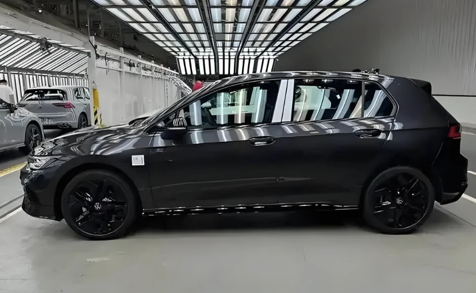 2025 Volkswagen Golf 1.5T 160HP L4 7DCT - 1