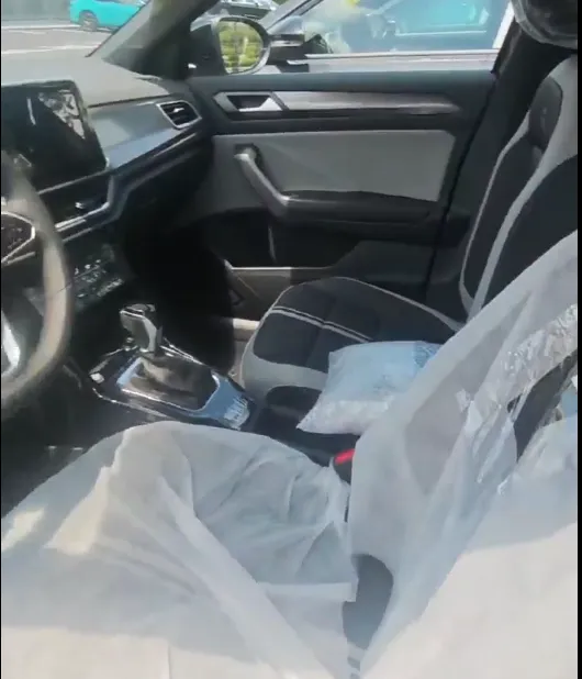 2025 Volkswagen T-Roc 1.5T 160HP L4 7DCT,autocango,china used car exporter,china ev exporter,chinese used car exporter,chinese used ev exporter