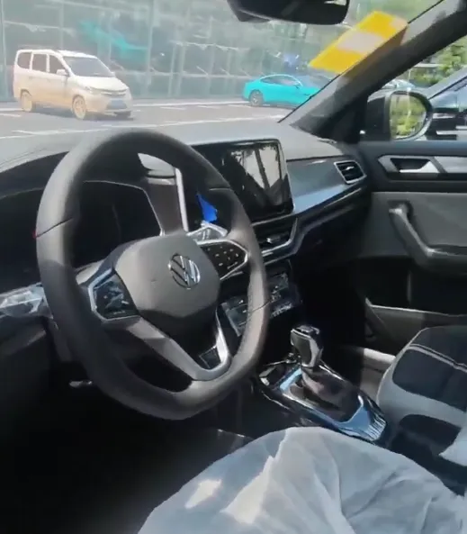 2025 Volkswagen T-Roc 1.5T 160HP L4 7DCT,autocango,china used car exporter,china ev exporter,chinese used car exporter,chinese used ev exporter