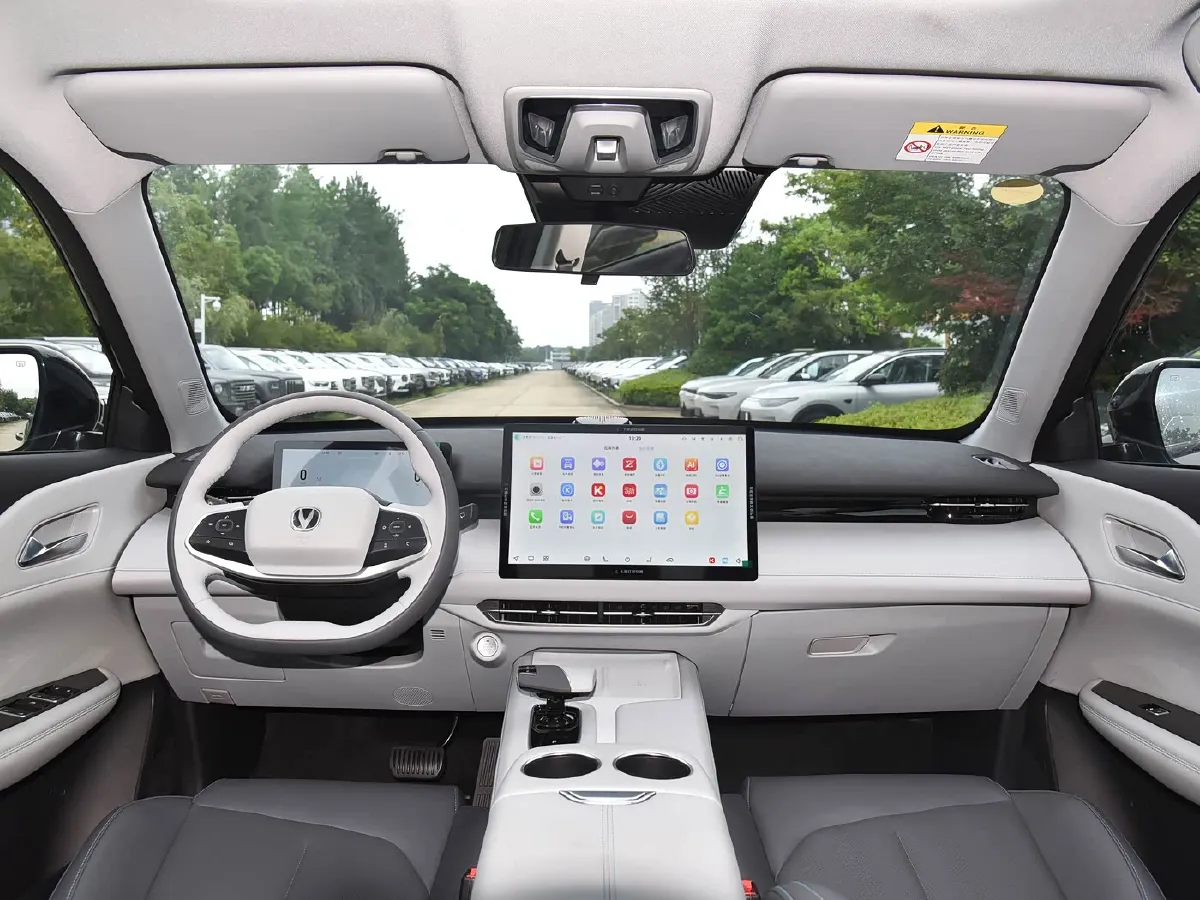 2025 ChangAn UNI-Z 1.5L 98HP L4 E-CVT PHEV,autocango,china used car exporter,china ev exporter,chinese used car exporter,chinese used ev exporter