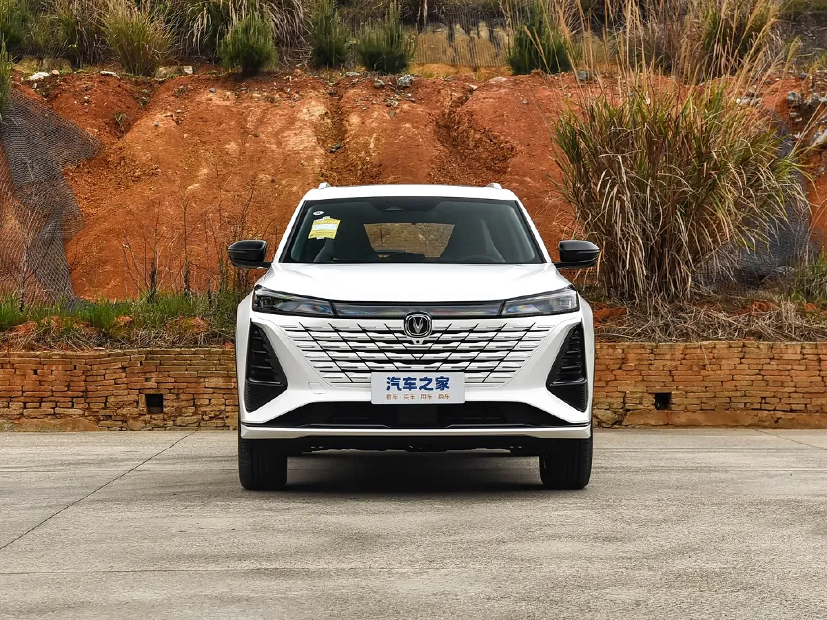 2025 ChangAn CS75 Plus 1.5T 188HP L4 8AT,autocango,china used car exporter,china ev exporter,chinese used car exporter,chinese used ev exporter