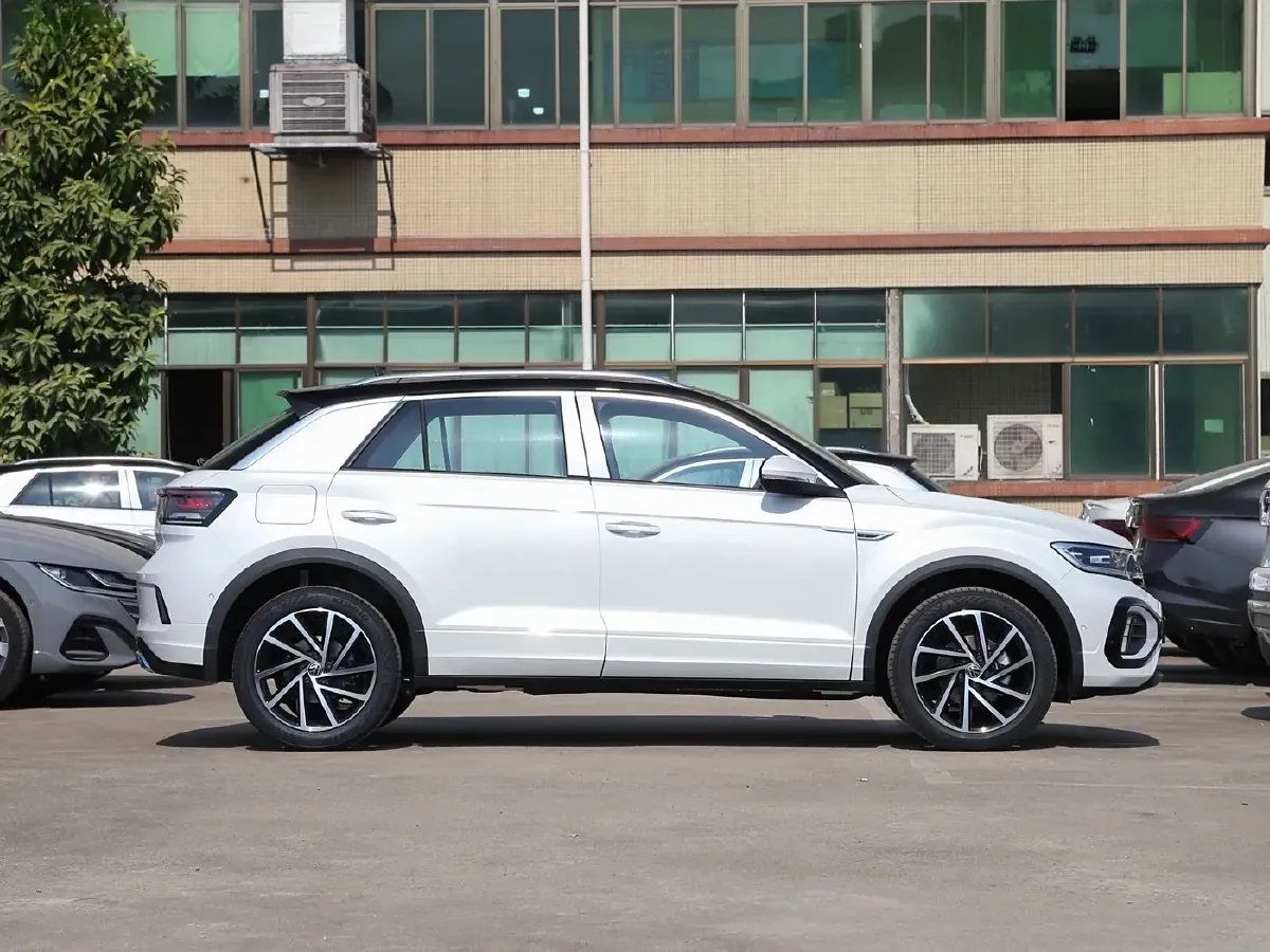 2025 Volkswagen T-Roc 1.5T 160HP L4 7DCT,autocango,china used car exporter,china ev exporter,chinese used car exporter,chinese used ev exporter