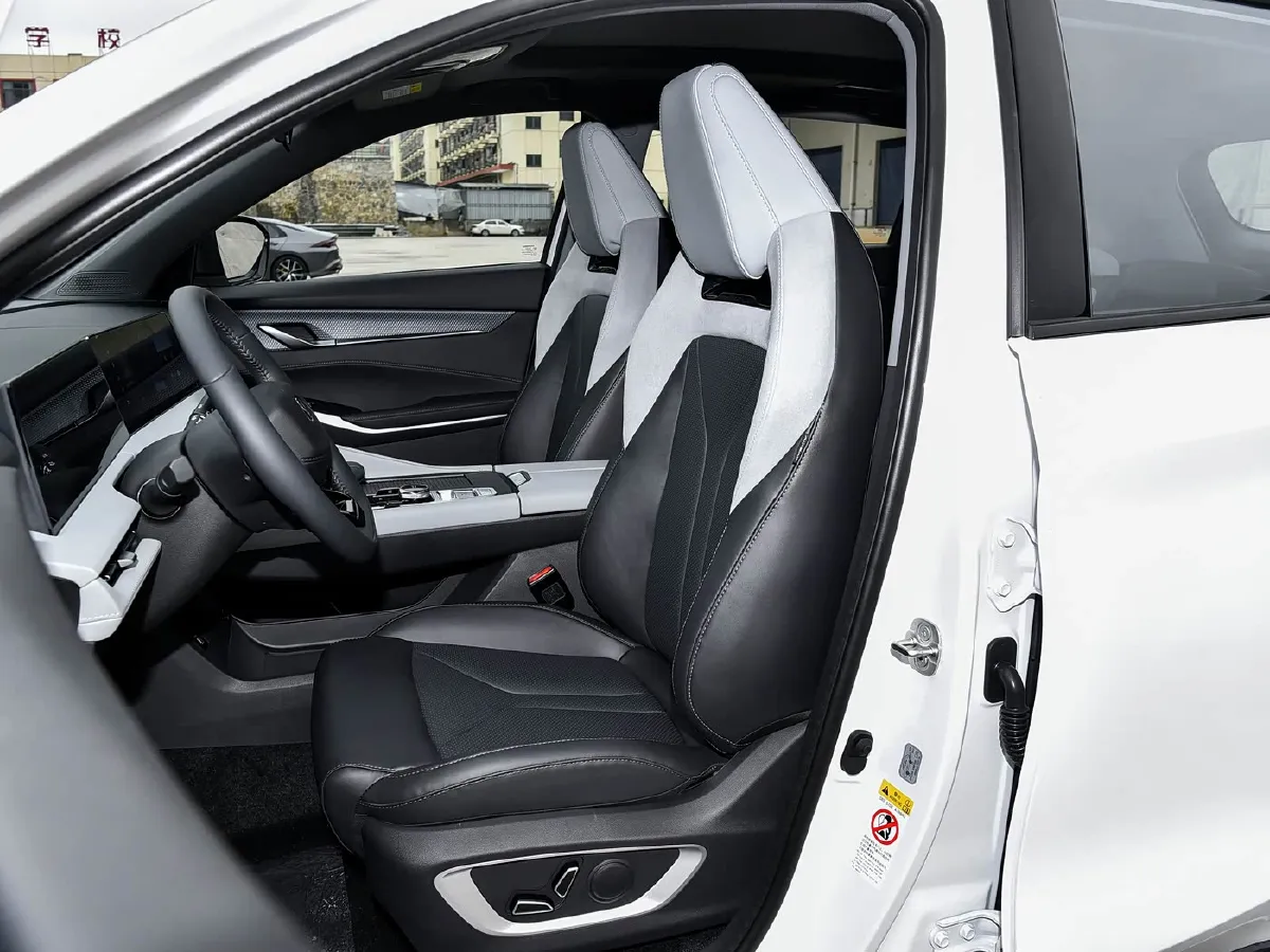 2025 ChangAn CS75 Plus 1.5T 188HP L4 8AT,autocango,china used car exporter,china ev exporter,chinese used car exporter,chinese used ev exporter