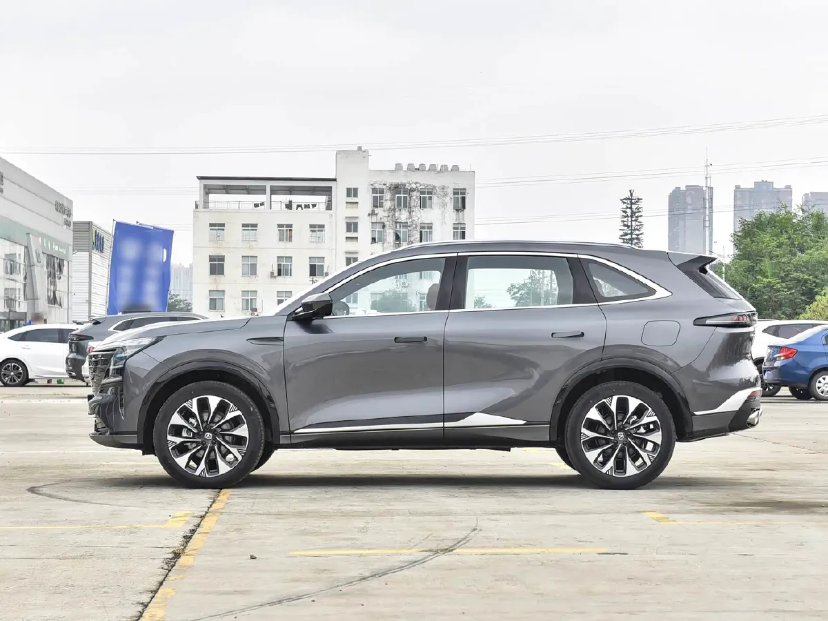 2025 ChangAn CS75 Plus 2.0T 233HP L4 8AT,autocango,china used car exporter,china ev exporter,chinese used car exporter,chinese used ev exporter
