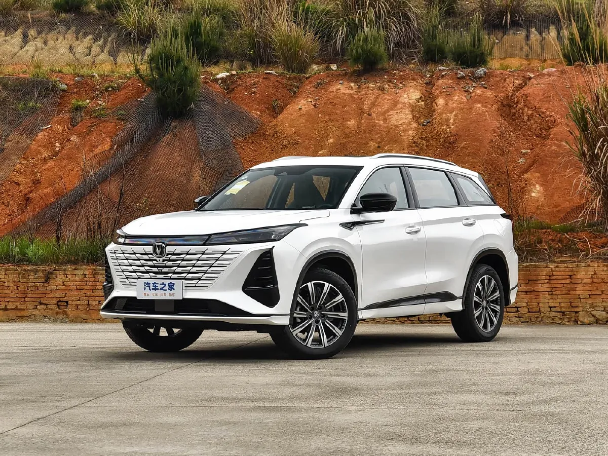 2025 ChangAn CS75 Plus 1.5T 188HP L4 8AT,autocango,china used car exporter,china ev exporter,chinese used car exporter,chinese used ev exporter