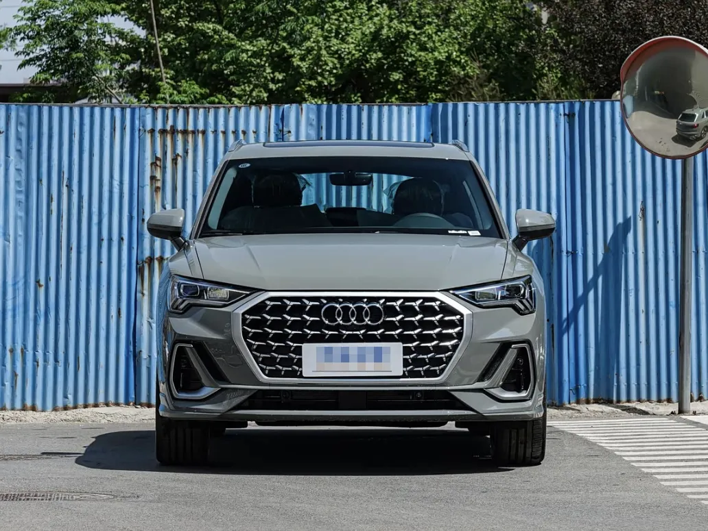 2025 Audi Q3 1.5T 160HP L4 7DCT,autocango,china used car exporter,china ev exporter,chinese used car exporter,chinese used ev exporter