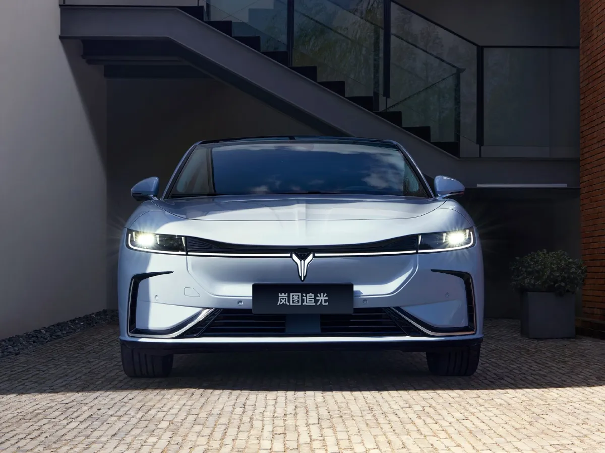 Voyah ZhuiGuang,autocango,china used car exporter,china ev exporter,chinese used car exporter,chinese used ev exporter