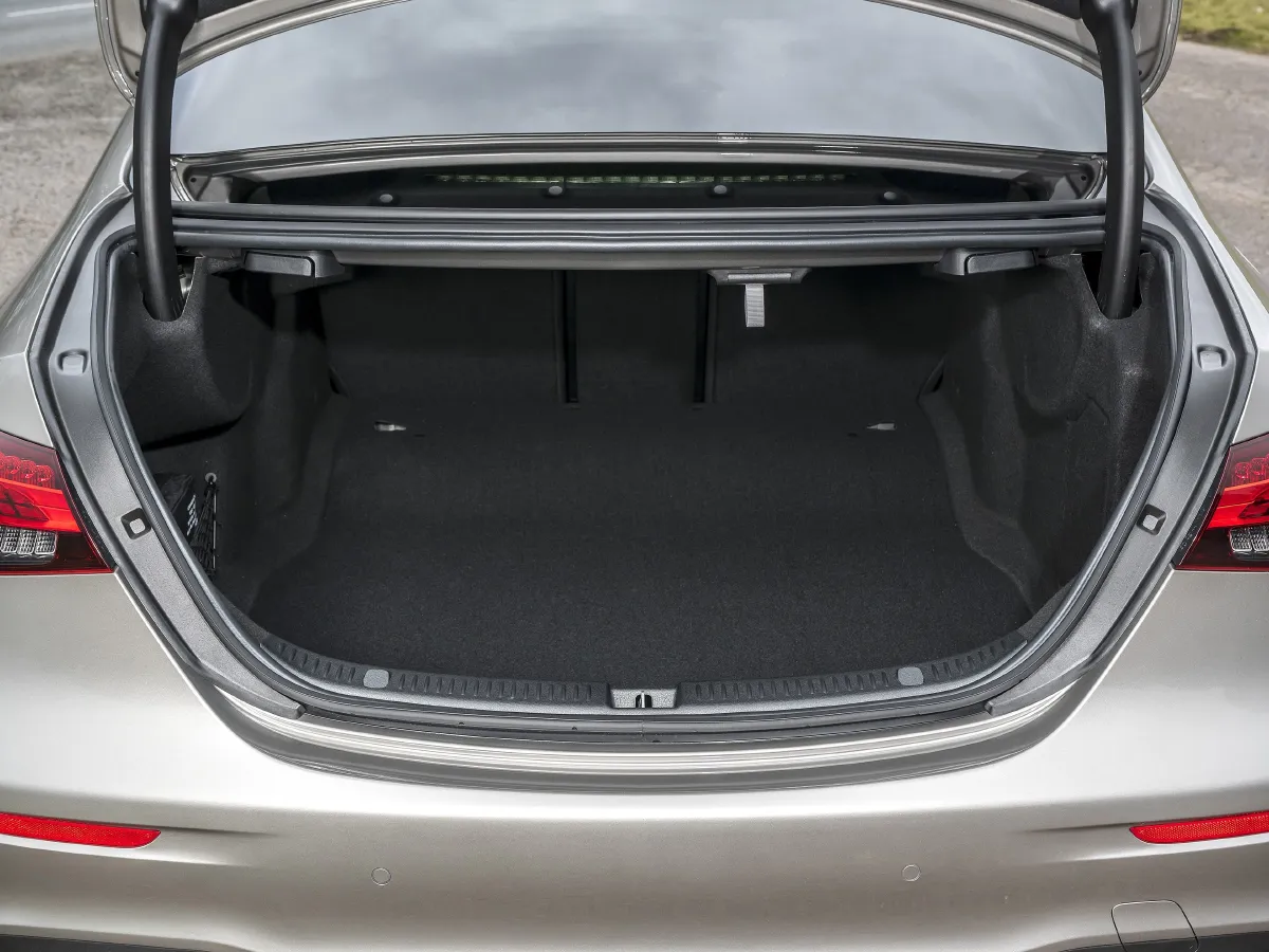 Mercedes-Benz E Class,autocango,china used car exporter,china ev exporter,chinese used car exporter,chinese used ev exporter