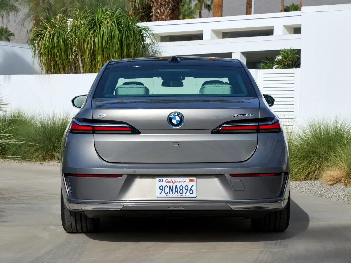 BMW i7,autocango,china used car exporter,china ev exporter,chinese used car exporter,chinese used ev exporter