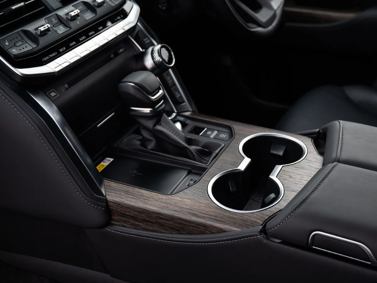 Toyota Land Cruiser,autocango,china used car exporter,china ev exporter,chinese used car exporter,chinese used ev exporter