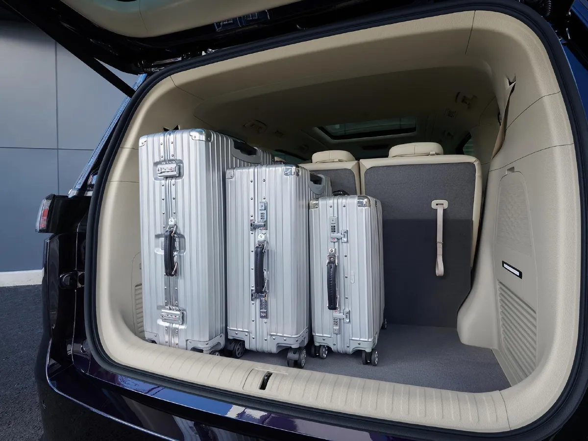 Voyah Dream,autocango,china used car exporter,china ev exporter,chinese used car exporter,chinese used ev exporter