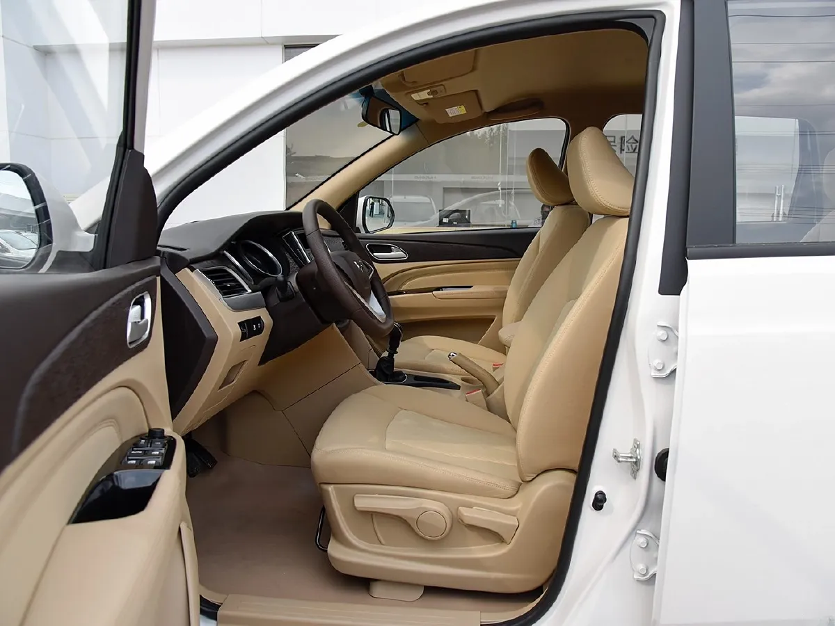 WuLing 730,autocango,china used car exporter,china ev exporter,chinese used car exporter,chinese used ev exporter WuLing 730,autocango,china used car exporter,china ev exporter,chinese used car exporter,chinese used ev exporter