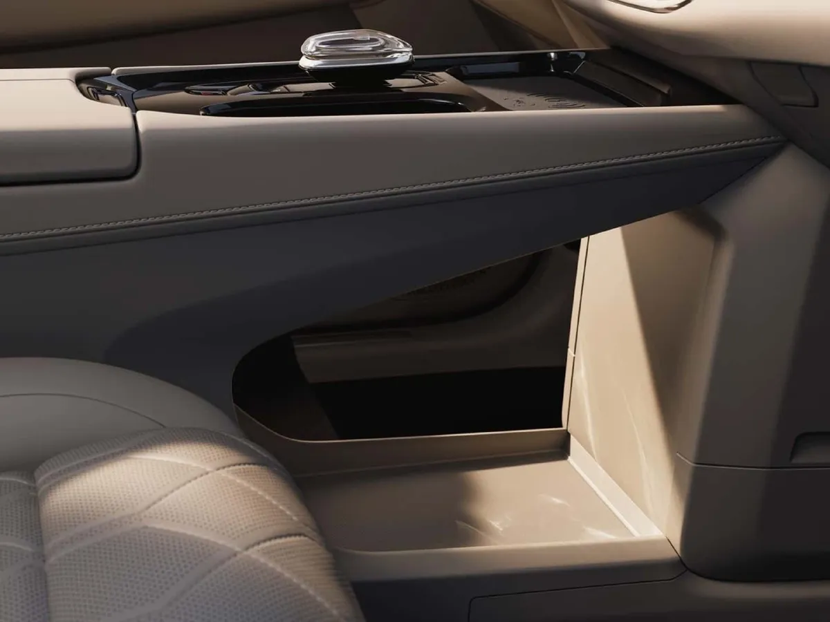 Volvo EM90,autocango,china used car exporter,china ev exporter,chinese used car exporter,chinese used ev exporter