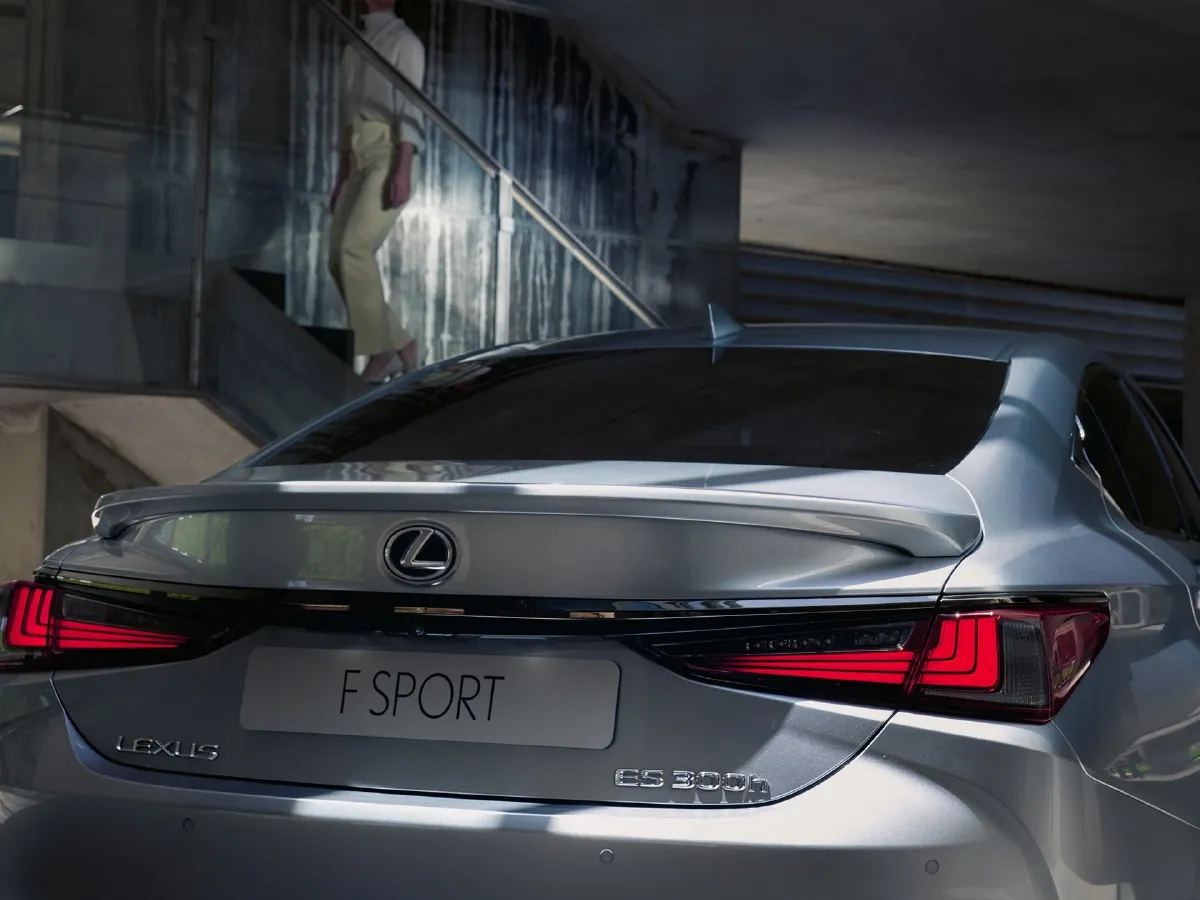 Lexus ES,autocango,china used car exporter,china ev exporter,chinese used car exporter,chinese used ev exporter