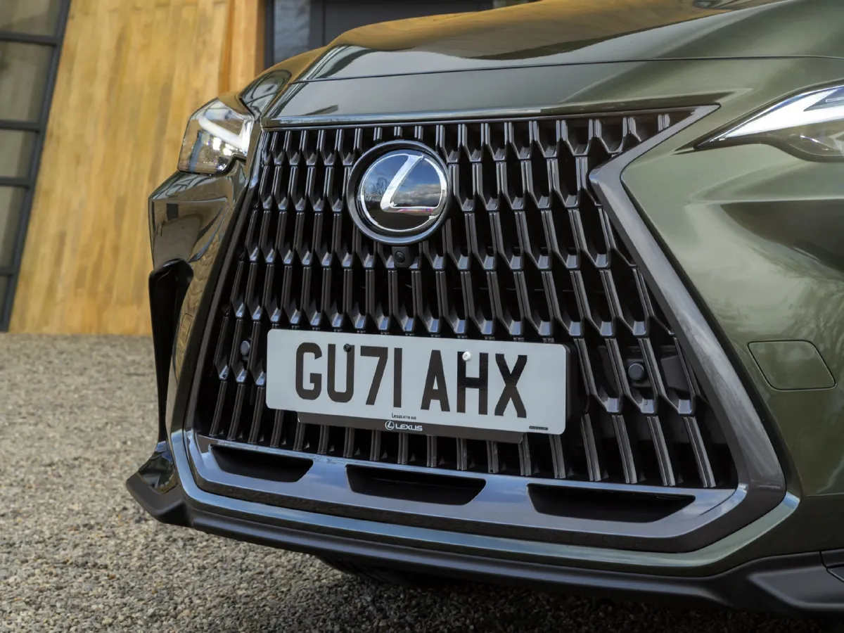 2024 Lexus NX 2.5L 185HP L4 E-CVT PHEV 16KWH,autocango,china used car exporter,china ev exporter,chinese used car exporter,chinese used ev exporter