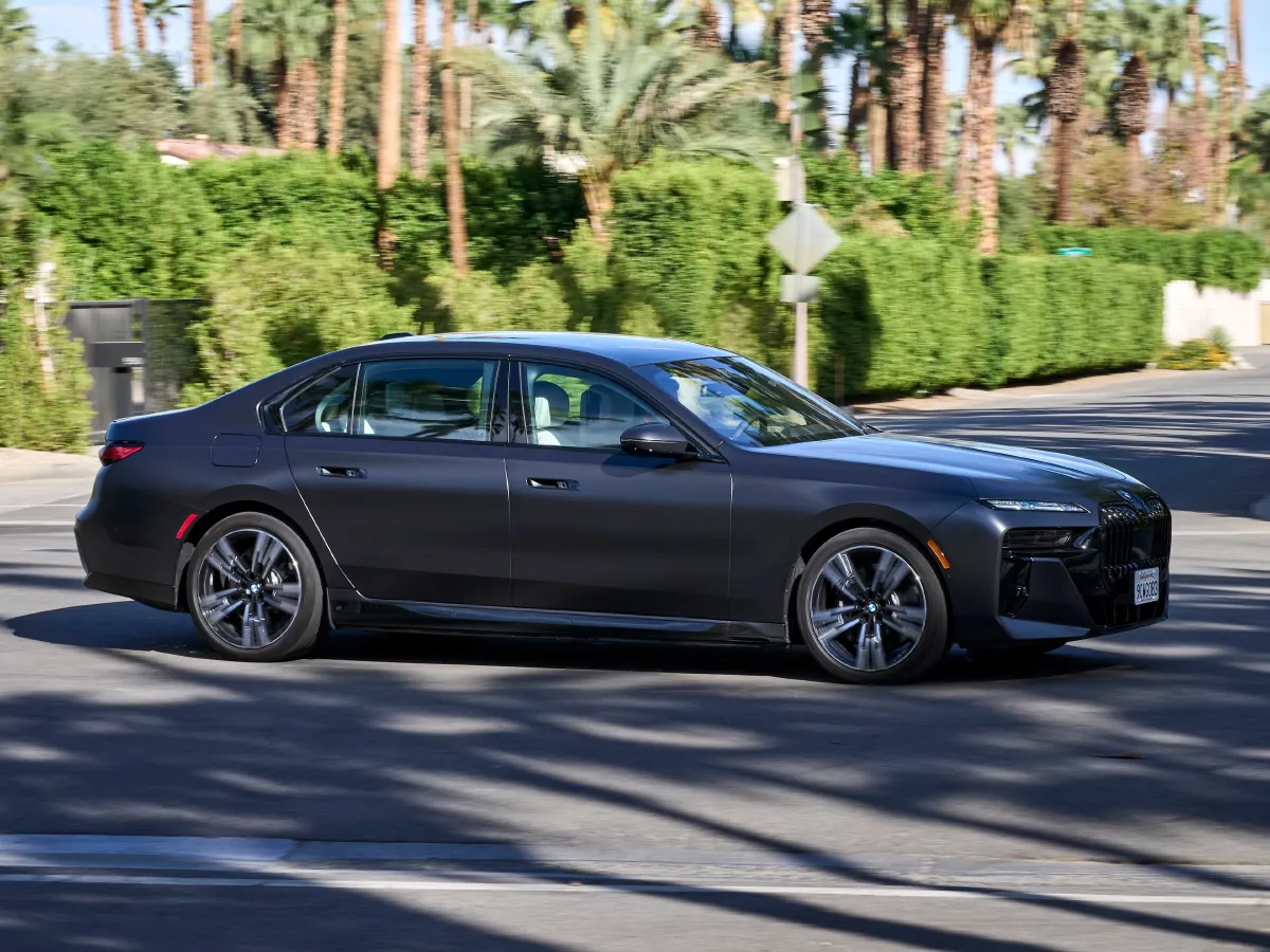 BMW i7,autocango,china used car exporter,china ev exporter,chinese used car exporter,chinese used ev exporter