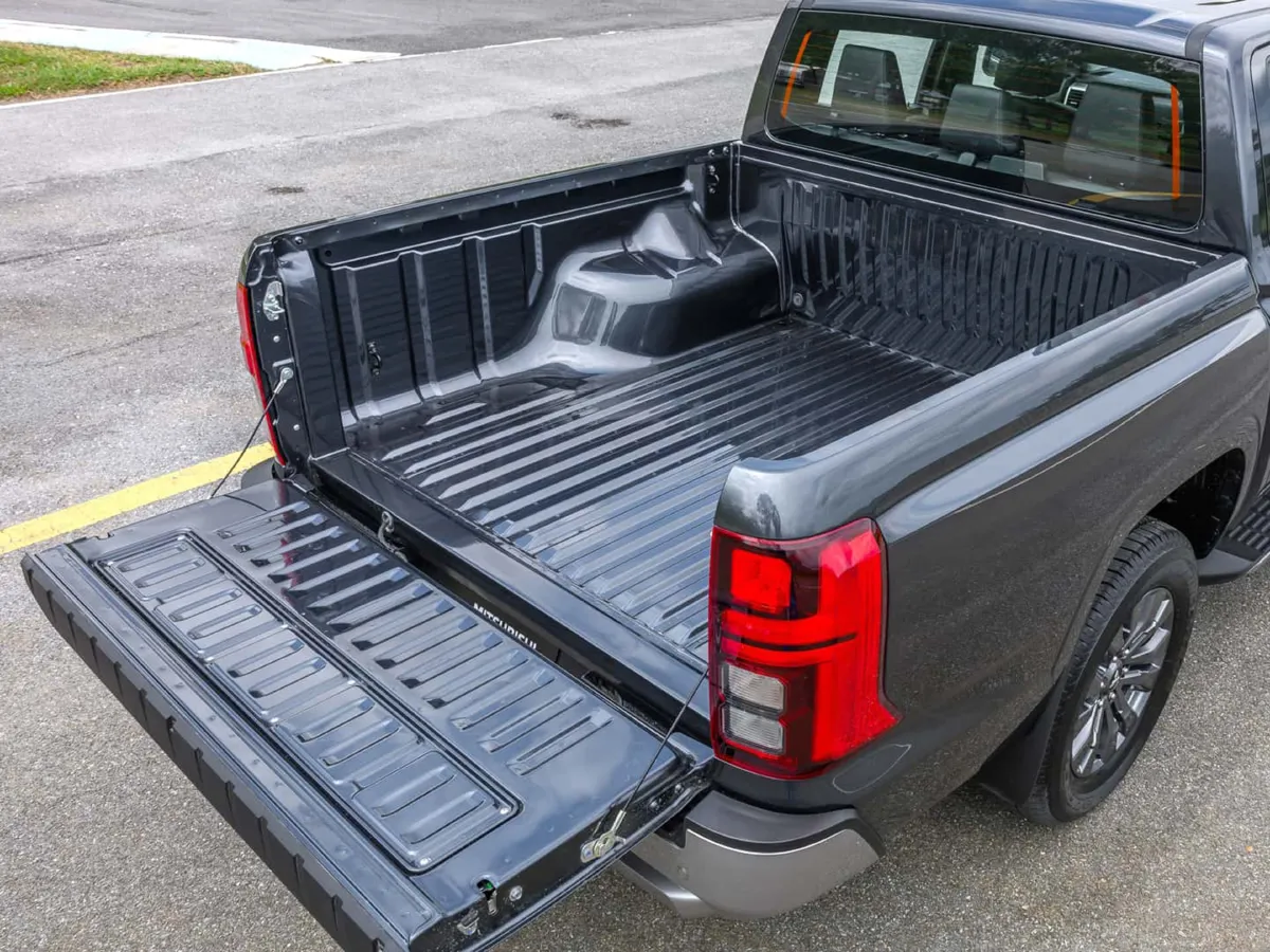 2023 Mitsubishi L200 2.3T 150HP L4 6AT,autocango,china used car exporter,china ev exporter,chinese used car exporter,chinese used ev exporter