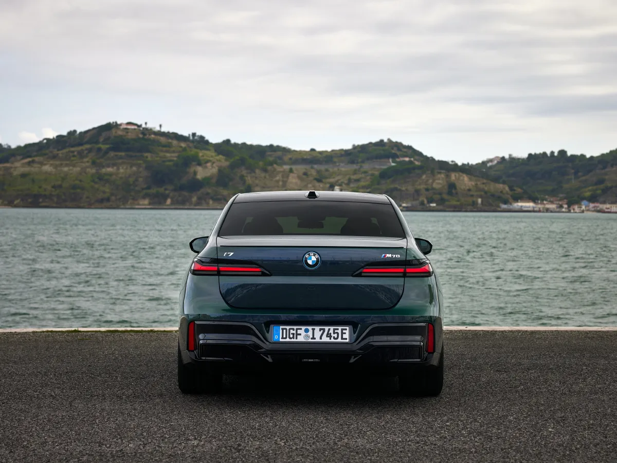 BMW i7,autocango,china used car exporter,china ev exporter,chinese used car exporter,chinese used ev exporter