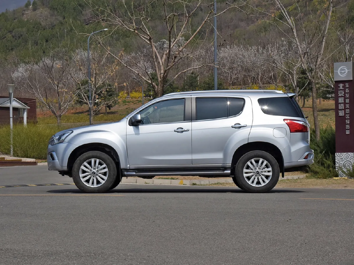 Isuzu Mu-X,autocango,china used car exporter,china ev exporter,chinese used car exporter,chinese used ev exporter