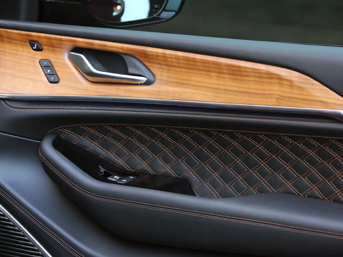 Jeep Grand Cherokee 4XE,autocango,china used car exporter,china ev exporter,chinese used car exporter,chinese used ev exporter