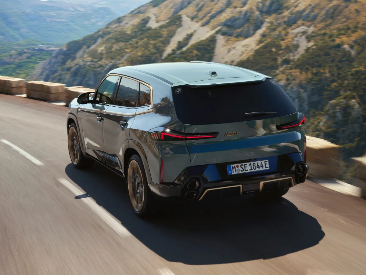 2023 BMW XM 4.4T 585HP V8 8AT PHEV 25.7KWH,autocango,china used car exporter,china ev exporter,chinese used car exporter,chinese used ev exporter