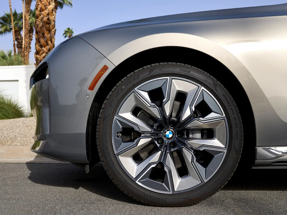 BMW i7,autocango,china used car exporter,china ev exporter,chinese used car exporter,chinese used ev exporter