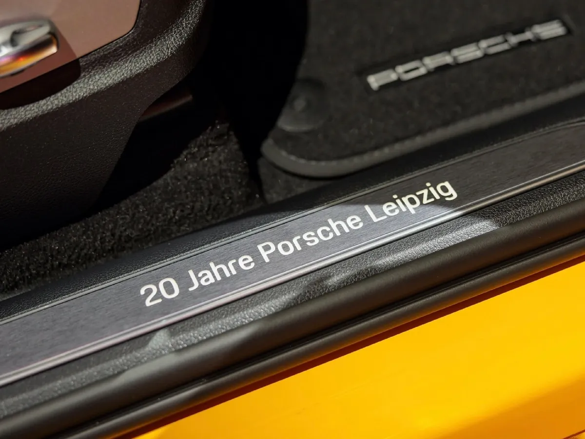 Porsche Macan,autocango,china used car exporter,china ev exporter,chinese used car exporter,chinese used ev exporter