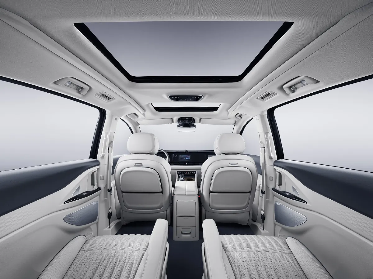 Voyah Dream,autocango,china used car exporter,china ev exporter,chinese used car exporter,chinese used ev exporter