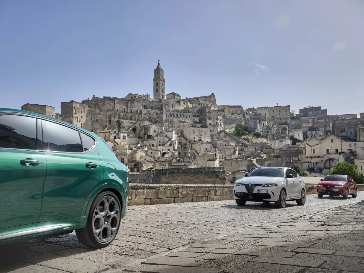 2024 Alfa Romeo Tonale 2.0T 268HP L4 9AT,autocango,china used car exporter,china ev exporter,chinese used car exporter,chinese used ev exporter