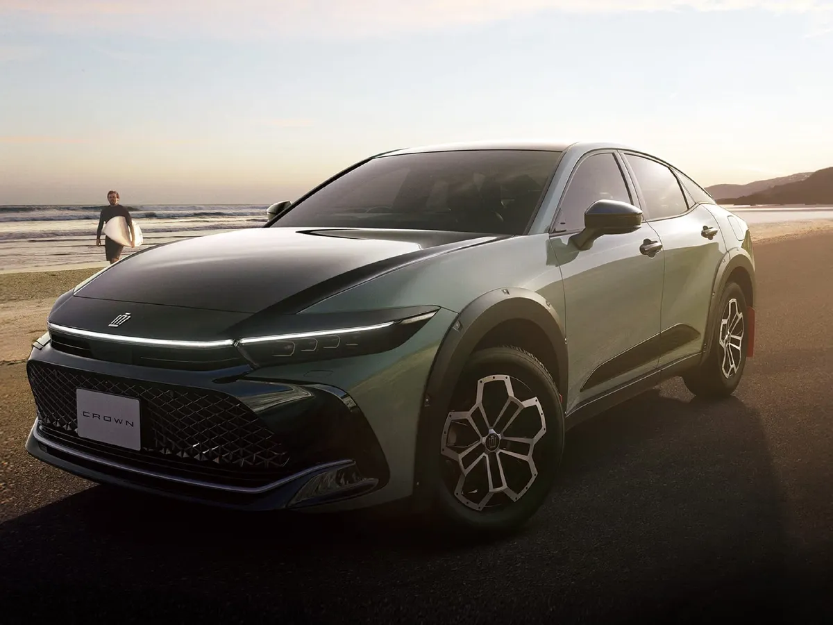 Toyota Crown,autocango,china used car exporter,china ev exporter,chinese used car exporter,chinese used ev exporter