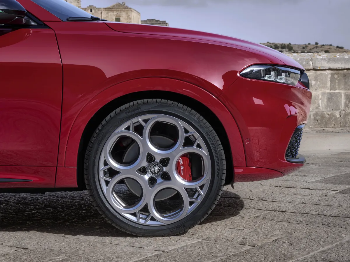 2024 Alfa Romeo Tonale 2.0T 268HP L4 9AT,autocango,china used car exporter,china ev exporter,chinese used car exporter,chinese used ev exporter