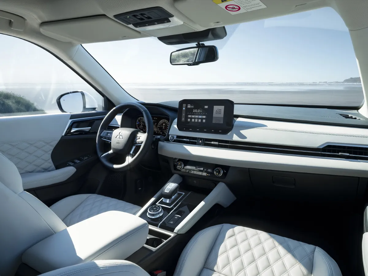 Mitsubishi Outlander,autocango,china used car exporter,china ev exporter,chinese used car exporter,chinese used ev exporter